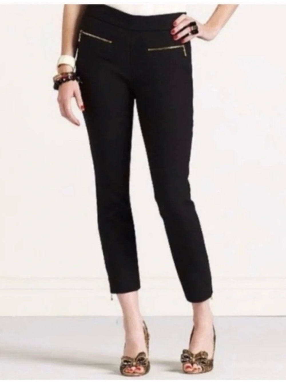Kate Spade New York Size 10
Black Wool Blend Straight
Leg Crop Pants